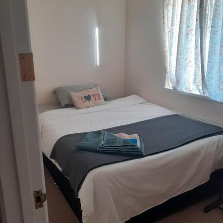 Carters Guesthouse มิลตันคีนส์ ภายนอก รูปภาพ