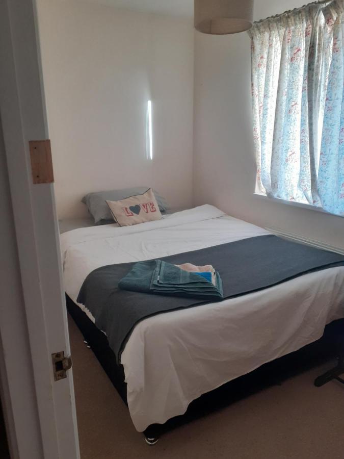 Carters Guesthouse มิลตันคีนส์ ภายนอก รูปภาพ